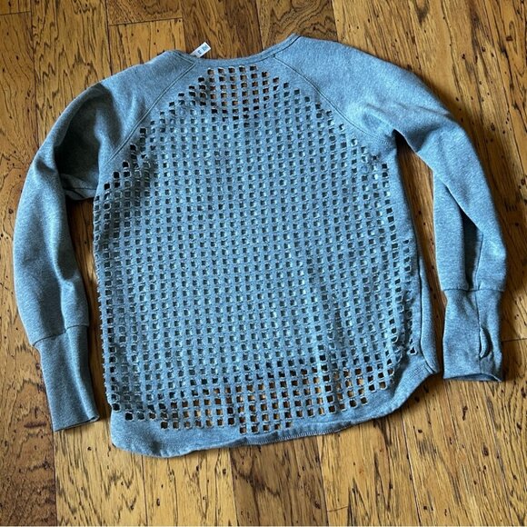 Kyodan Gray Pullover DieCut Detail on Back Size Small - Picture 1 of 4